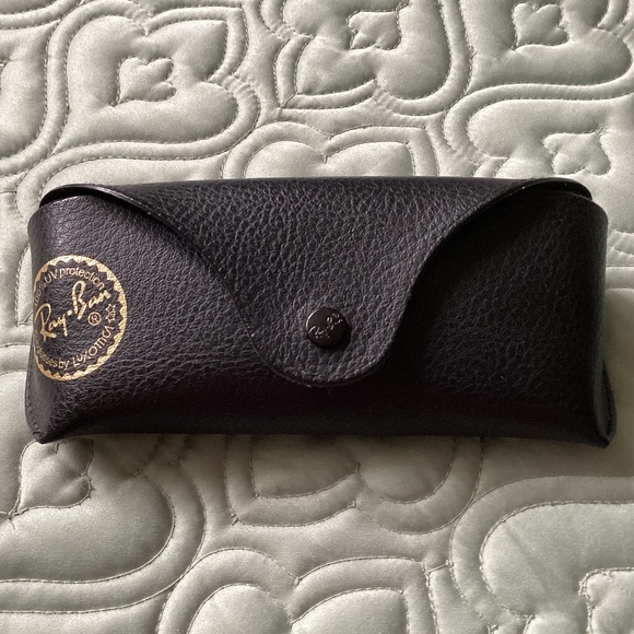 2 Ray Ban cases - Picture 2 of 3